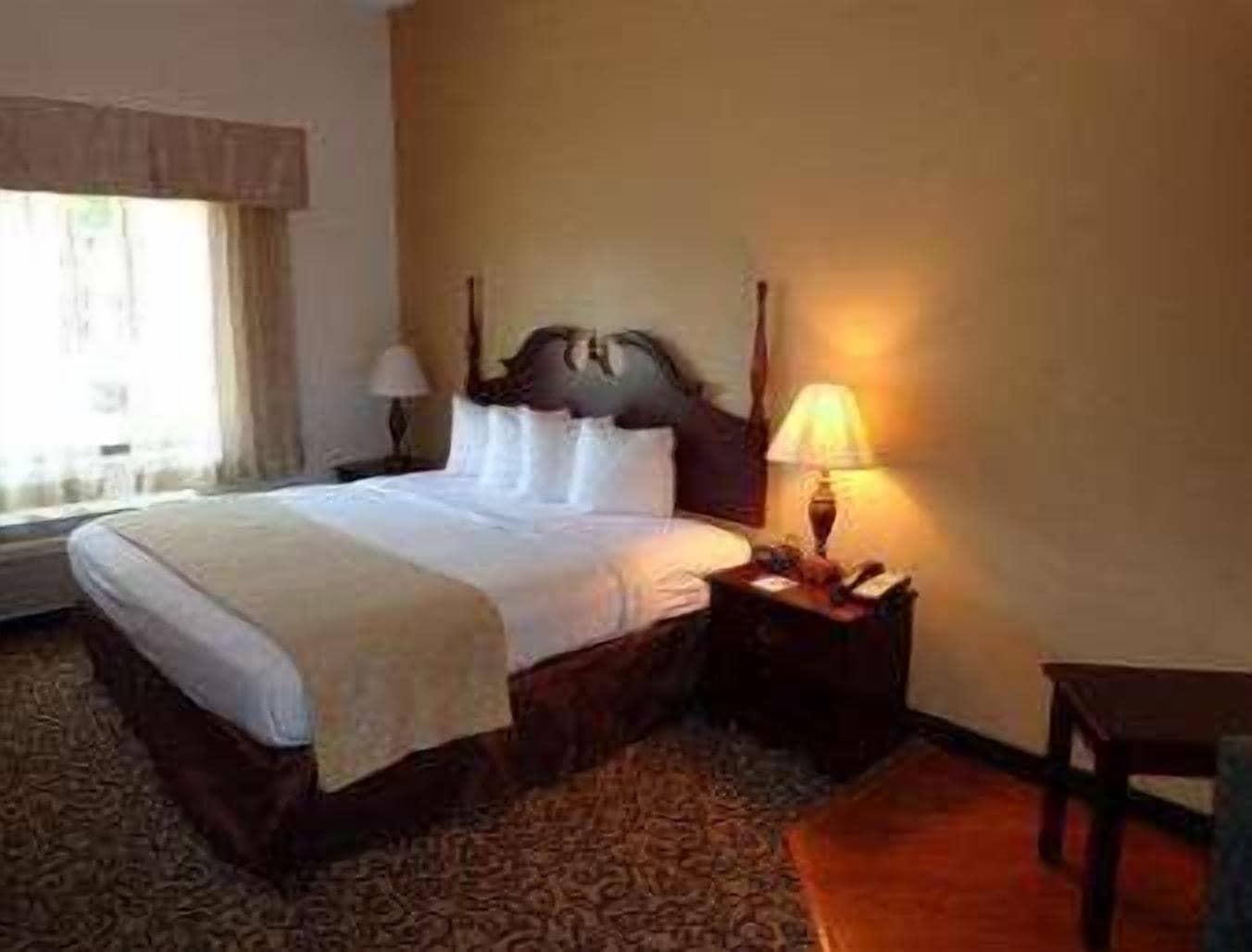 Baymont By Wyndham Columbia Fort Jackson Exterior photo