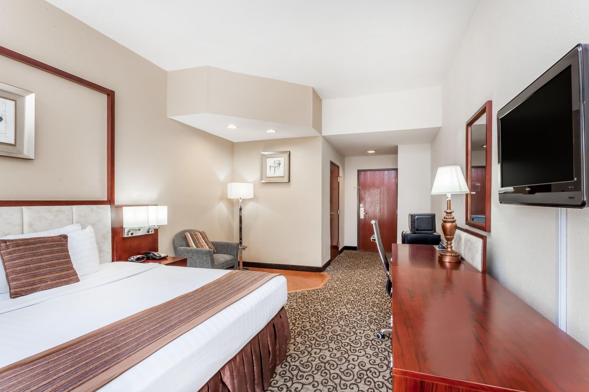 Baymont By Wyndham Columbia Fort Jackson Exterior photo
