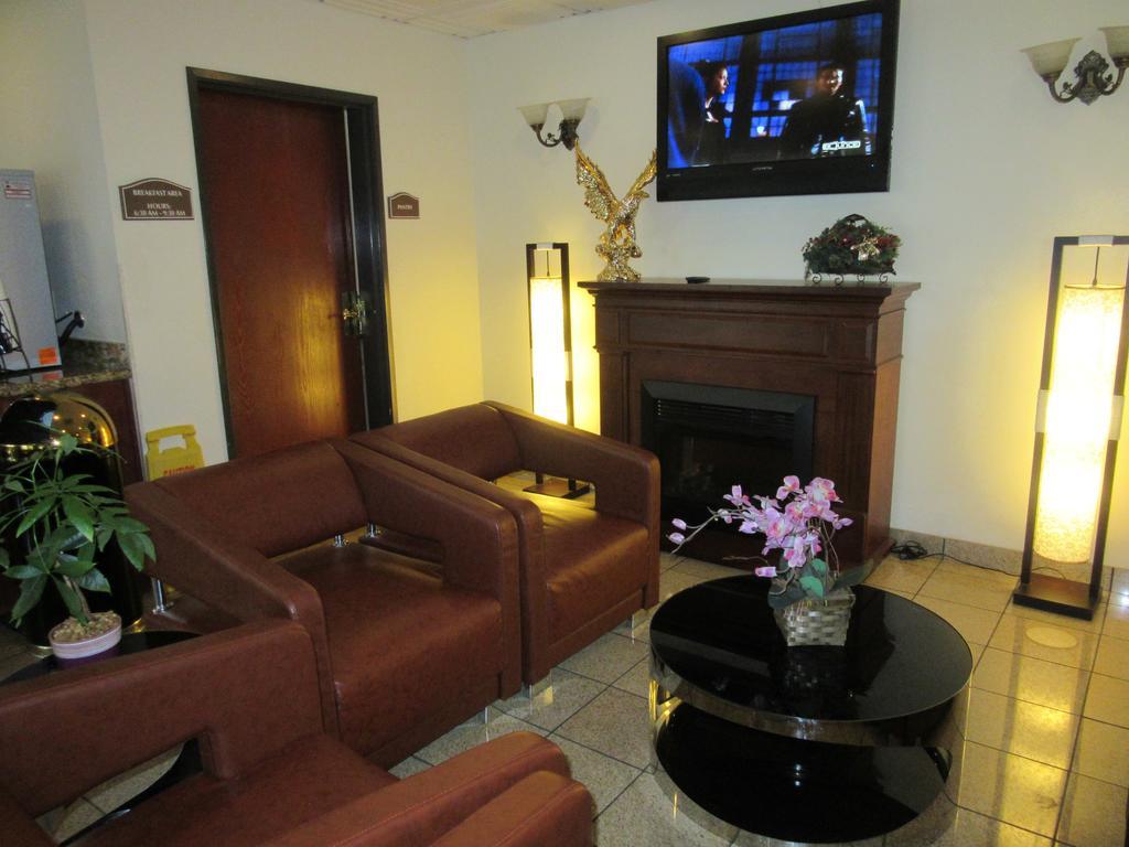 Baymont By Wyndham Columbia Fort Jackson Exterior photo