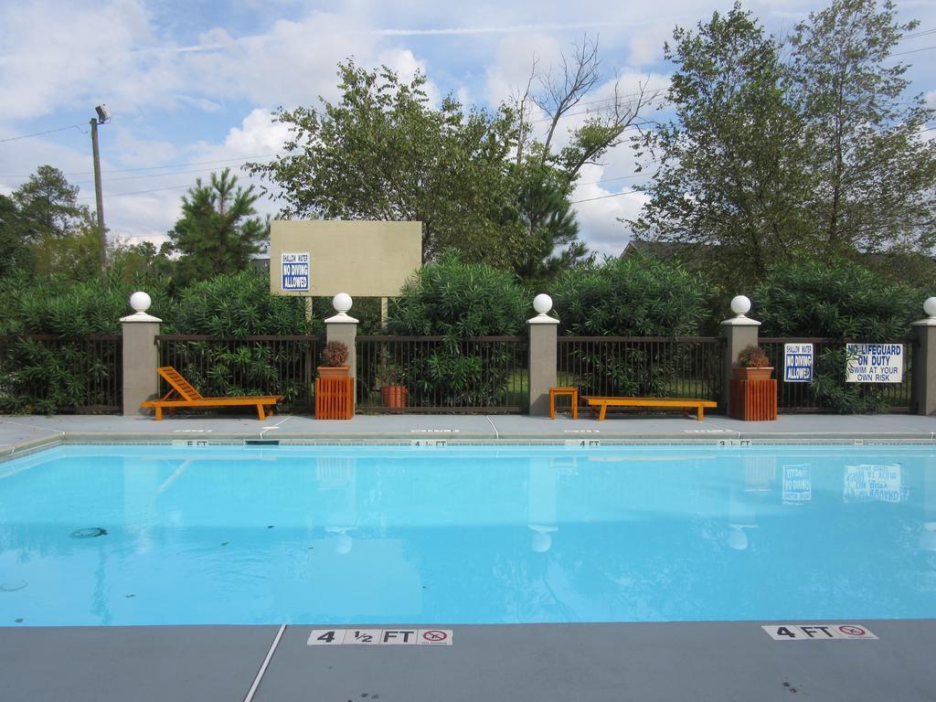 Baymont By Wyndham Columbia Fort Jackson Exterior photo