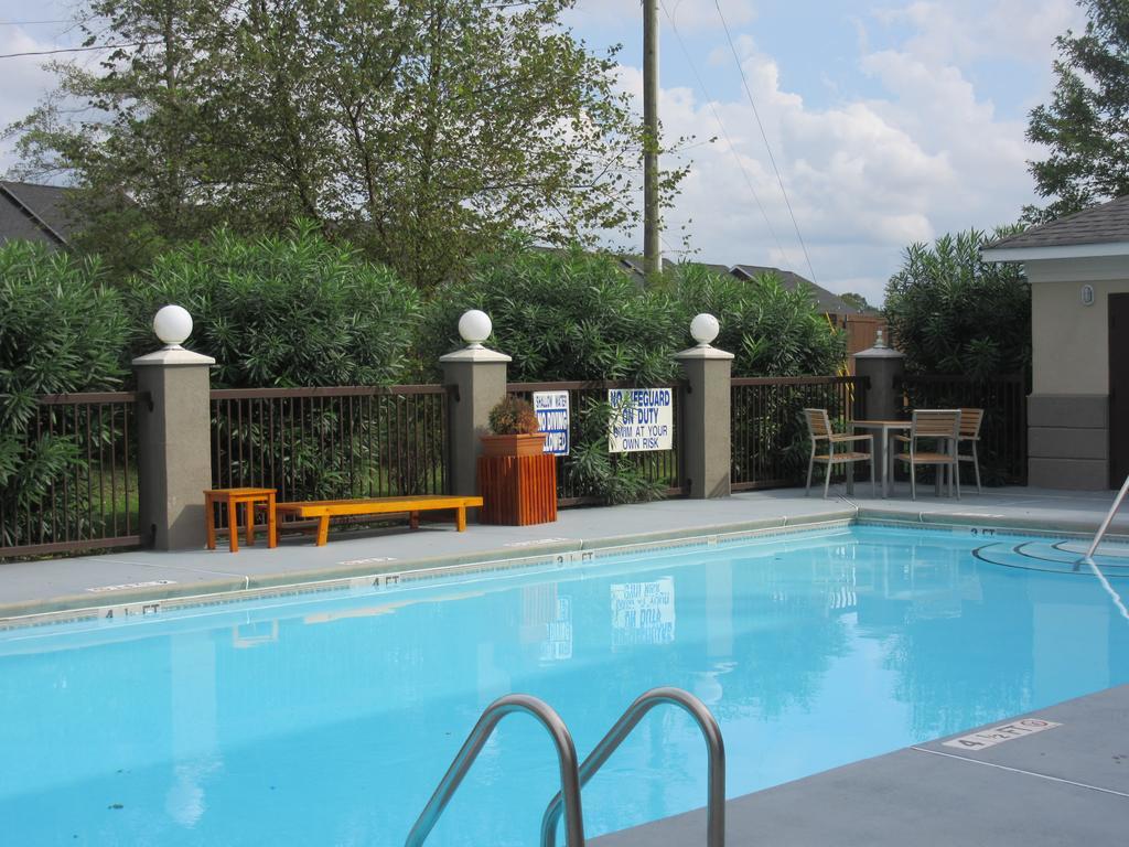 Baymont By Wyndham Columbia Fort Jackson Exterior photo