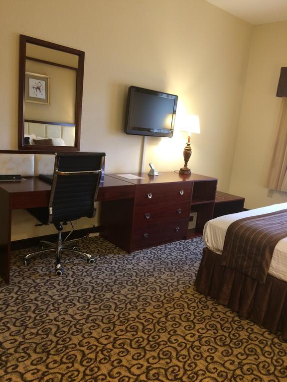 Baymont By Wyndham Columbia Fort Jackson Exterior photo