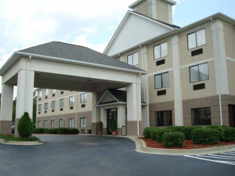 Baymont By Wyndham Columbia Fort Jackson Exterior photo
